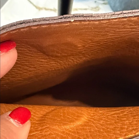 Elegant Black Vegan Leather tote strong magnetic closure - Picture 11 of 14